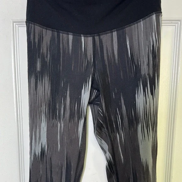 GAP Black and Gray Leggings with Dynamic Pattern - Picture 3 of 6